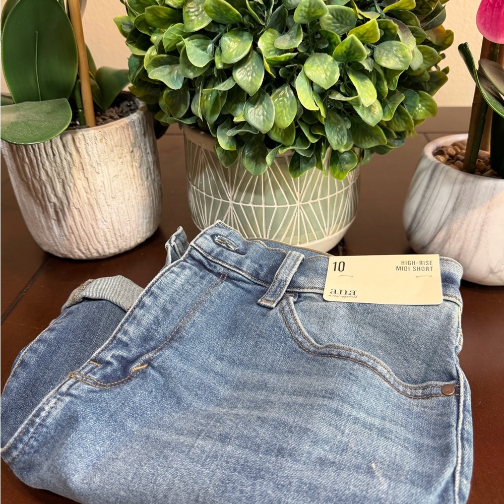 Jean Shorts a.n.a size 10 NWT